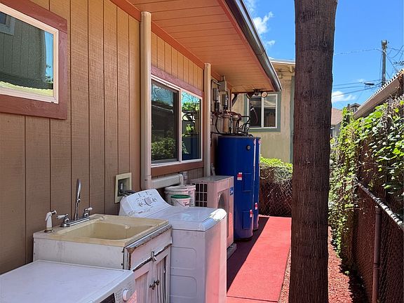 3rd image of 824 Lopez Ln APT B