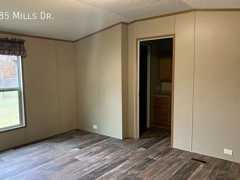 685 E Mills Dr — Photo 7
