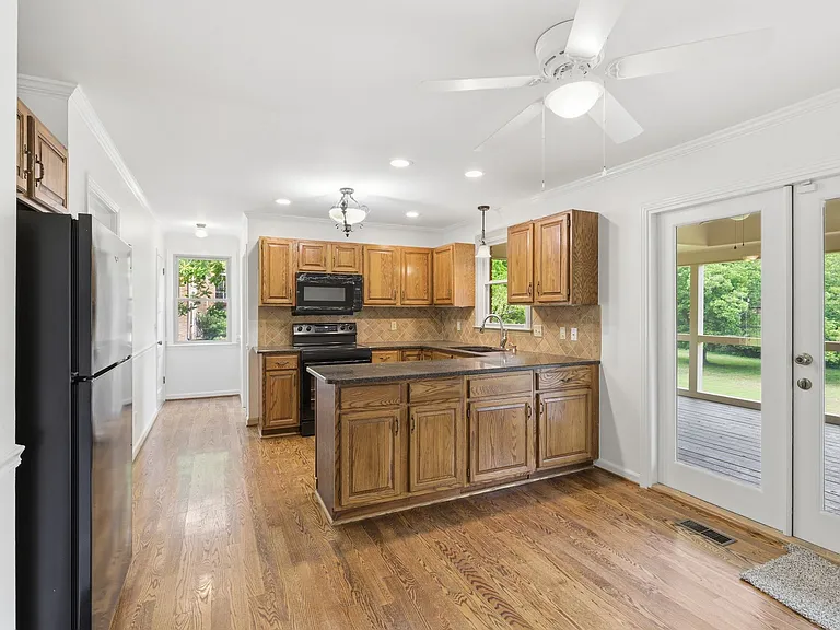 213 Rising Sun Ln — Photo 8