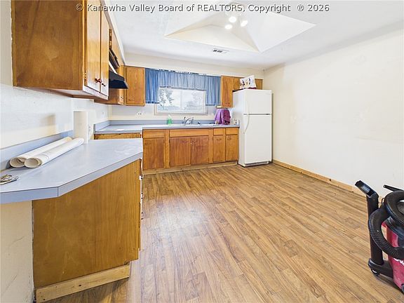 4th image of 2538 3rd Ave