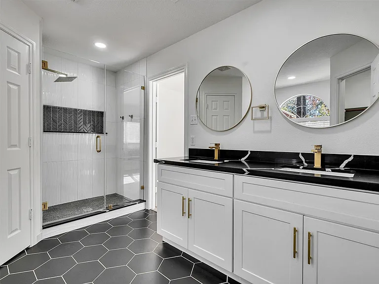 206 Doncaster St — Photo 30
