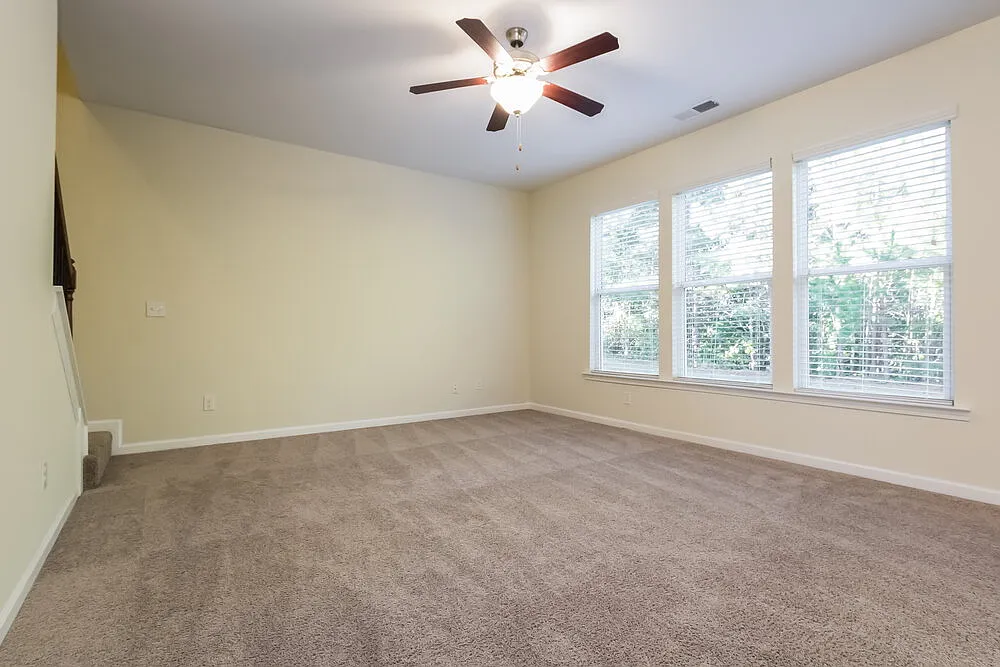 4 bed, 2.5 bath, 2002 sqft, $1,975 — Photo 4