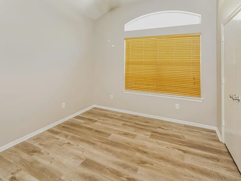 11927 Belle Ct — Photo 12