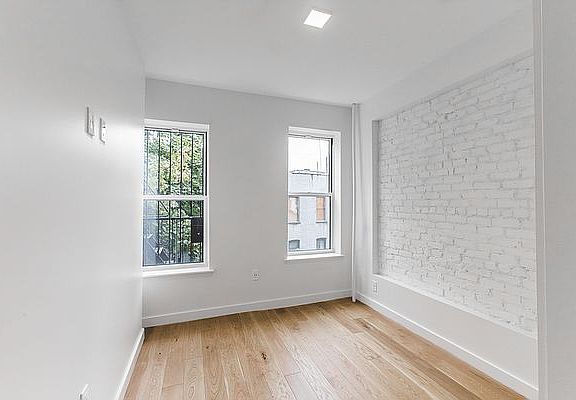 4th image of 366 Montgomery St #35