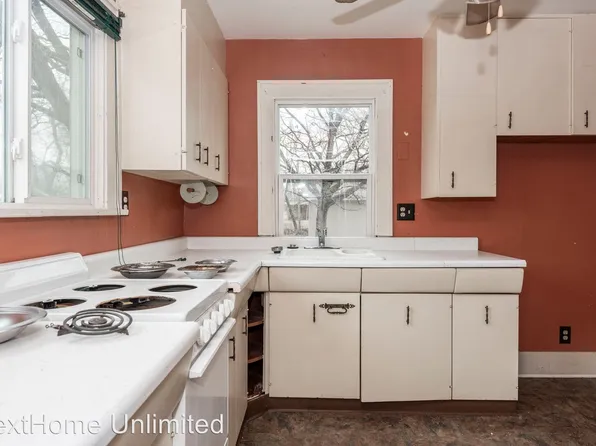 317 NE 9th St, Abilene, KS 67410