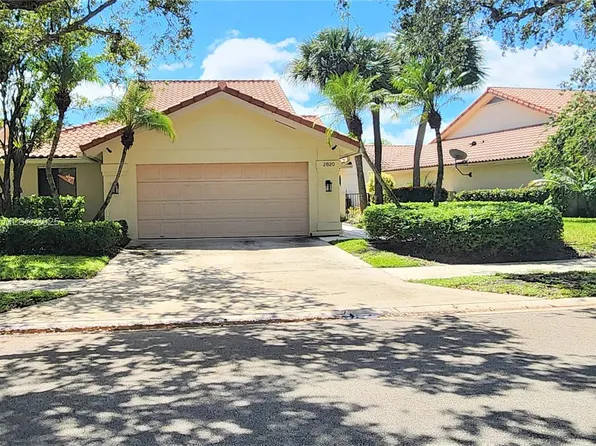 2820 Cuyahoga Ln, West Palm Beach, FL 33409