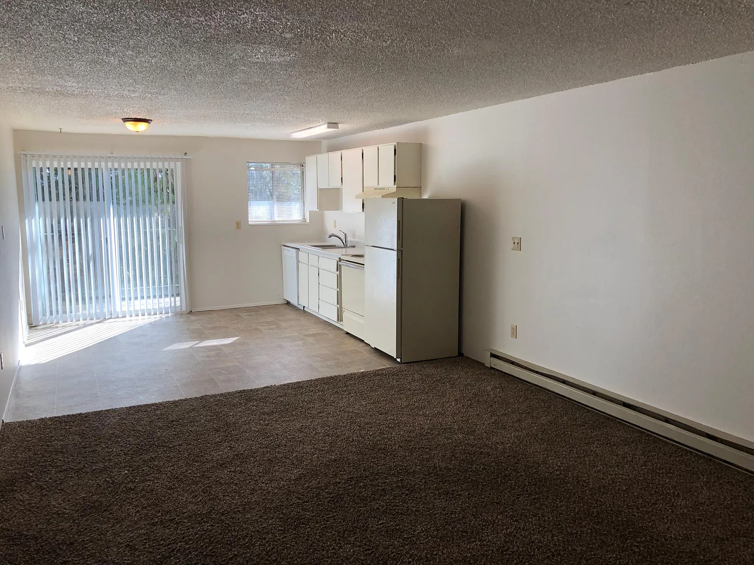4 bed, 1050 sqft, $1,200 — Photo 2