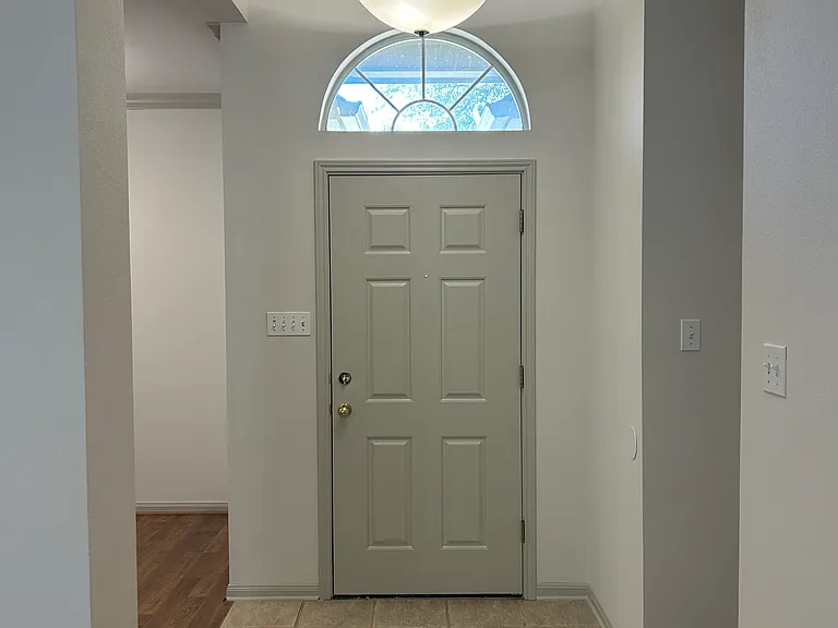 2403 Crystal Dr — Photo 3