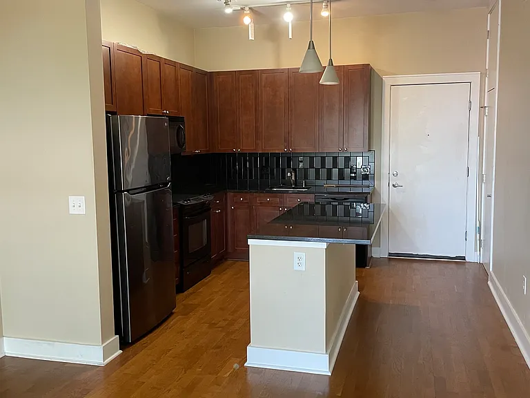 810 W 4th St #308 — Photo 3