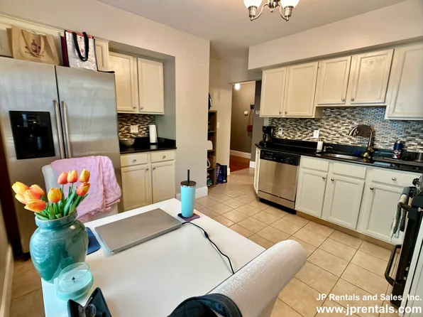 9 Barton St APT 1, Waltham, MA 02453
