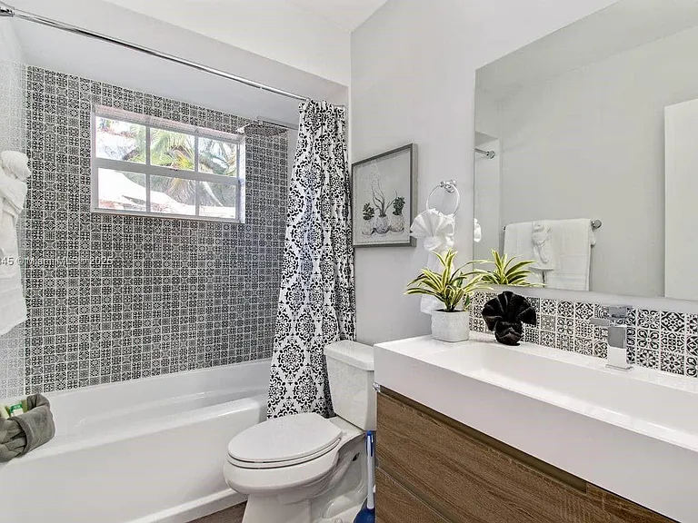 1305 Funston St — Photo 72