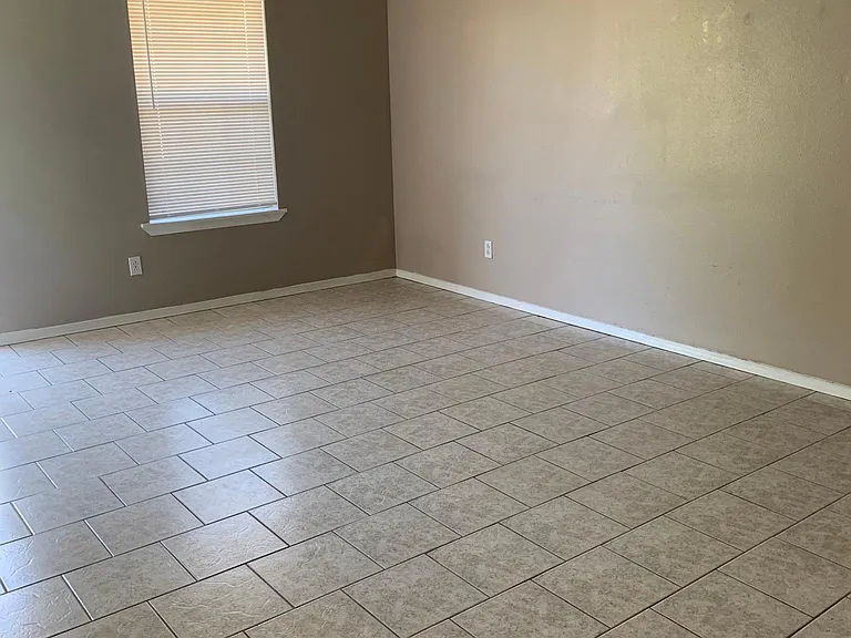 1112 W Rochier St — Photo 6