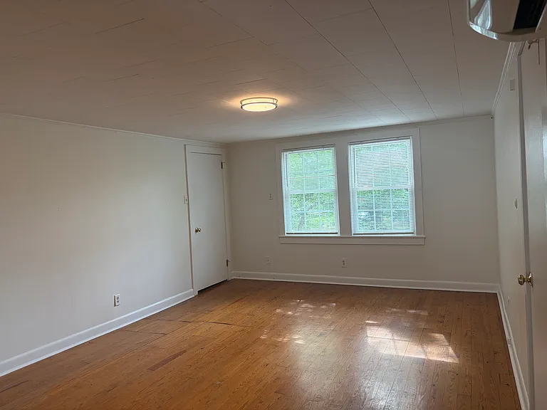 639 E Iredell Ave #2 — Photo 4