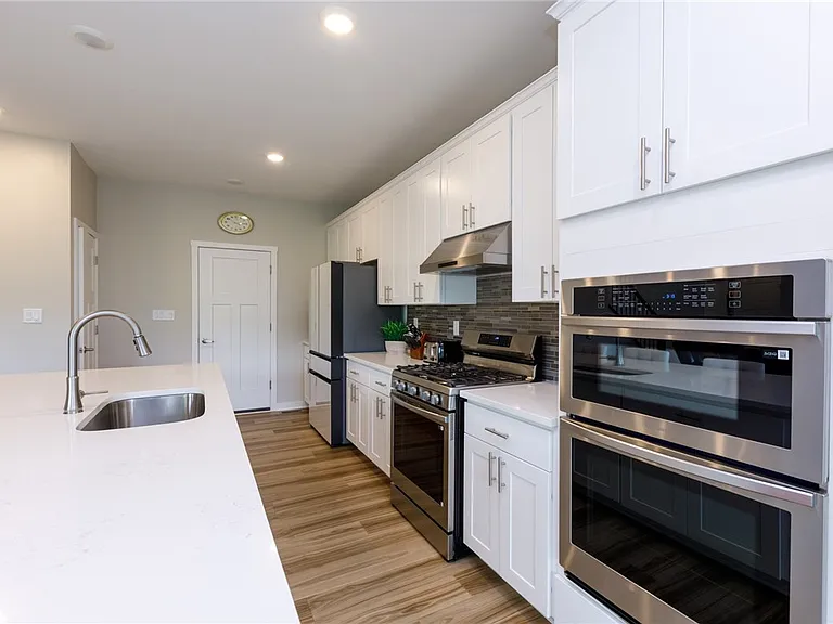 109 Mesa Dr — Photo 3