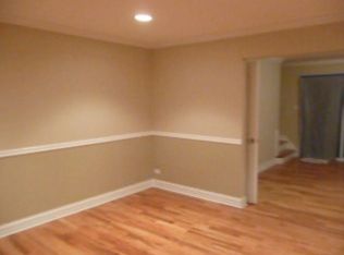 215 Dover Dr, Des Plaines, IL 60018
