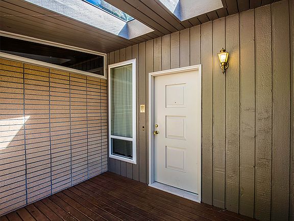 5th image of 20905 NE 11th St