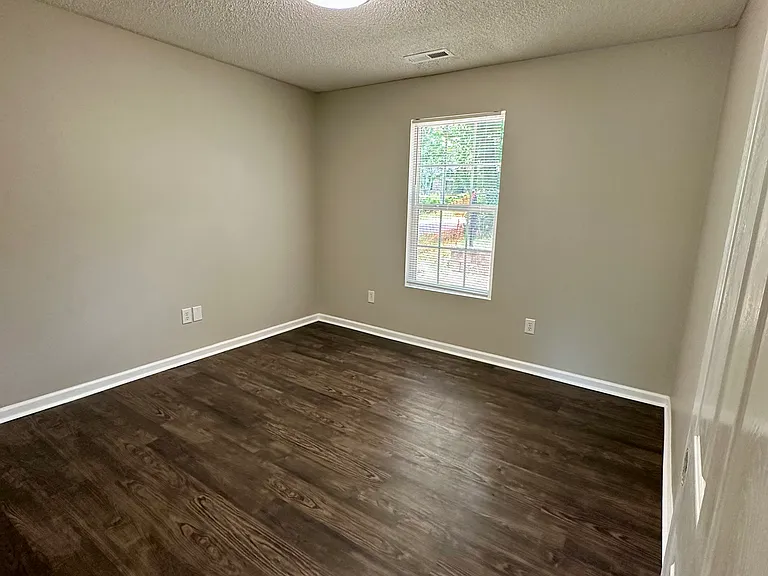208 Sunnyside Dr #208 — Photo 5