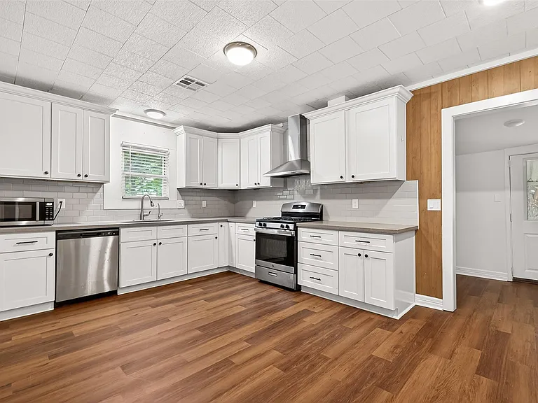 8111 Main St — Photo 18