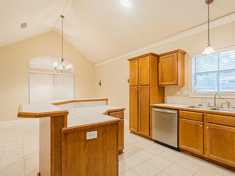 130 Windermere Cir — Photo 11