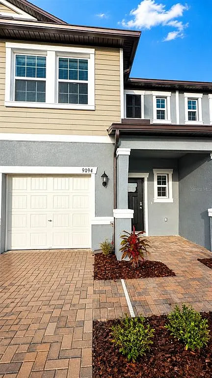 3 bed, 2.5 bath, 1601 sqft, $2,100 — Photo 1