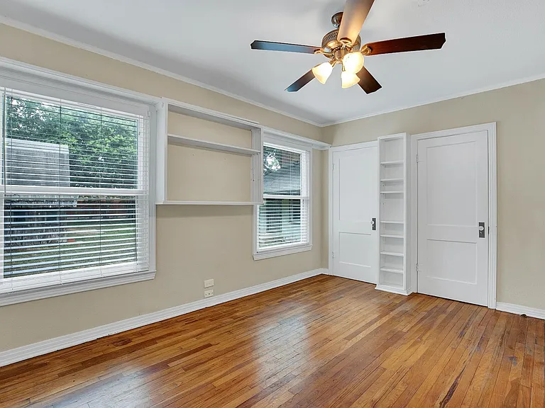 436 W Holland St — Photo 10
