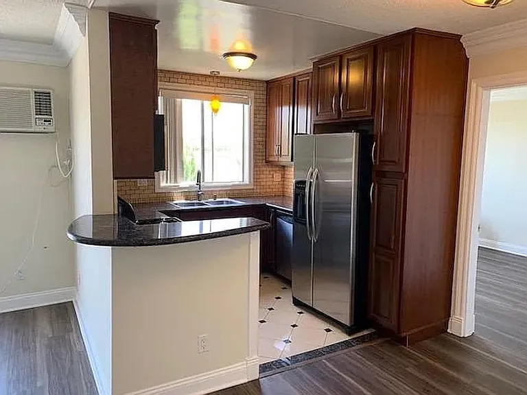 1259 N Ardmore Ave — Photo 21