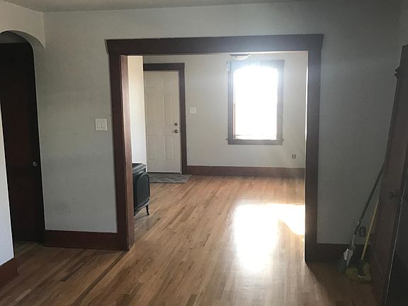 2nd image of 838 W Pine St