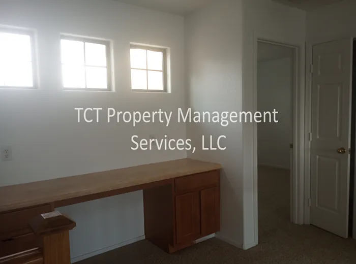 2602 S 112th Dr — Photo 10