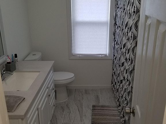 5th image of 106 Lawrence Dr