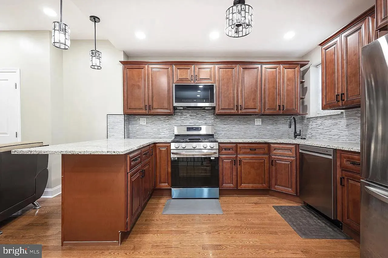 1 bed, 1.0 bath, 1190 sqft, $1,300 — Photo 1