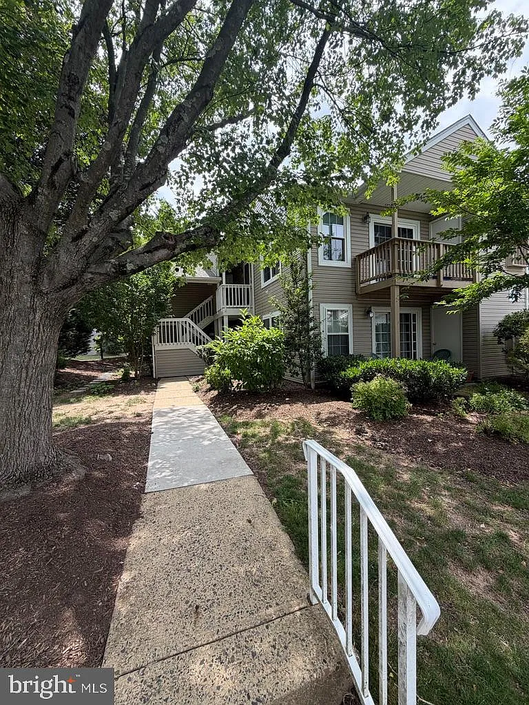 2 bed, 1.0 bath, 888 sqft, $1,900 — Photo 1