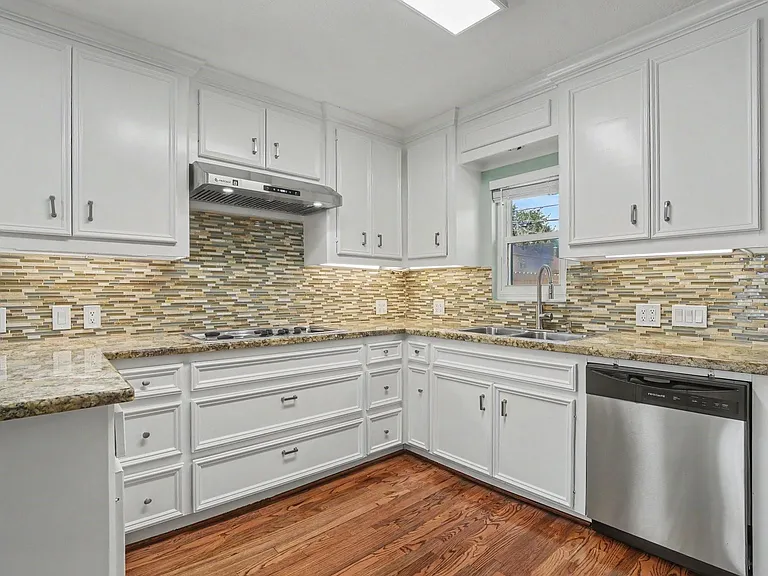 2805 Rosewood St — Photo 11