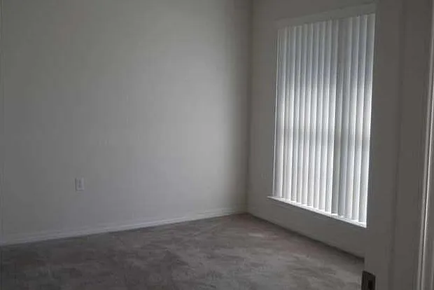 624 Eastwood Cir — Photo 23