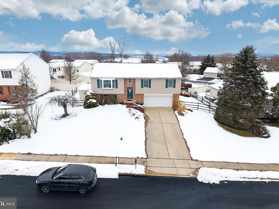 1st image of 821 Colonial Dr