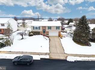 821 Colonial Dr, Birdsboro, PA 19508