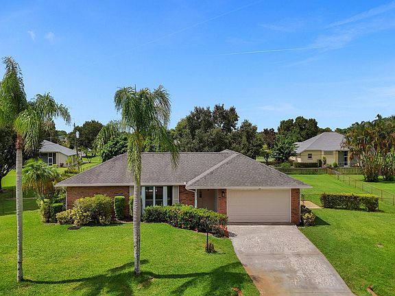 4th image of 2012 SE Allamanda Drive