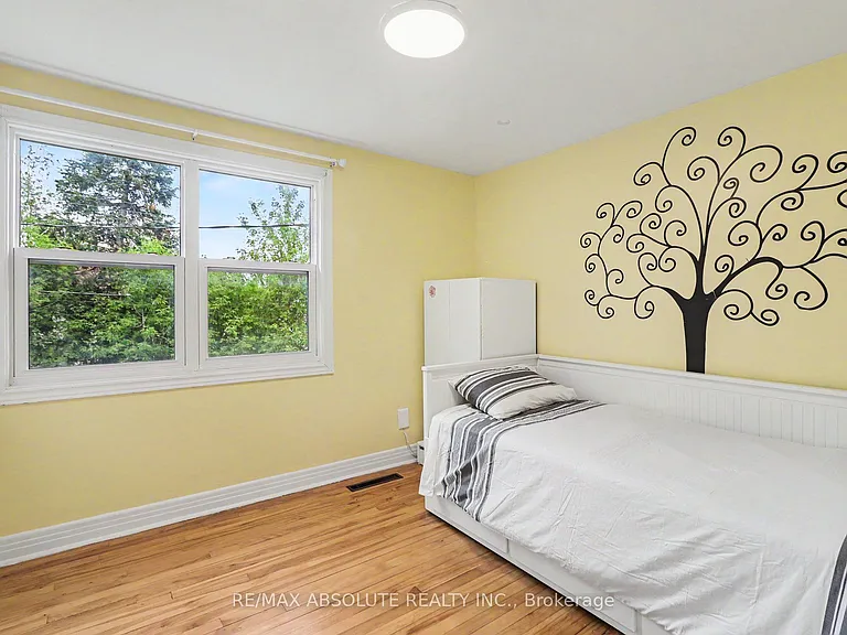 805 Smyth Rd — Photo 22
