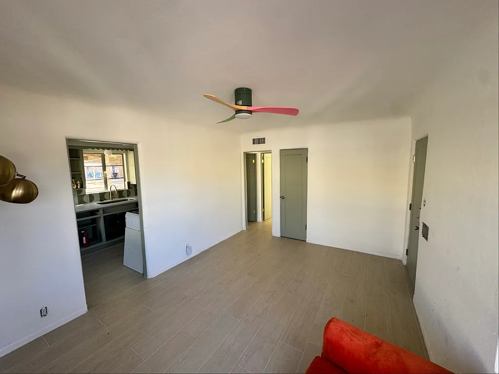 2BR Melrose Condo (quaint triplex) art deco meets Southwest — Photo 4