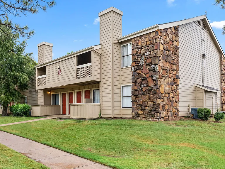Alexis Park Apartments — Photo 22