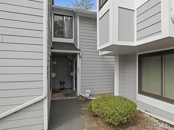 4th image of 367 Nassau Dr #367