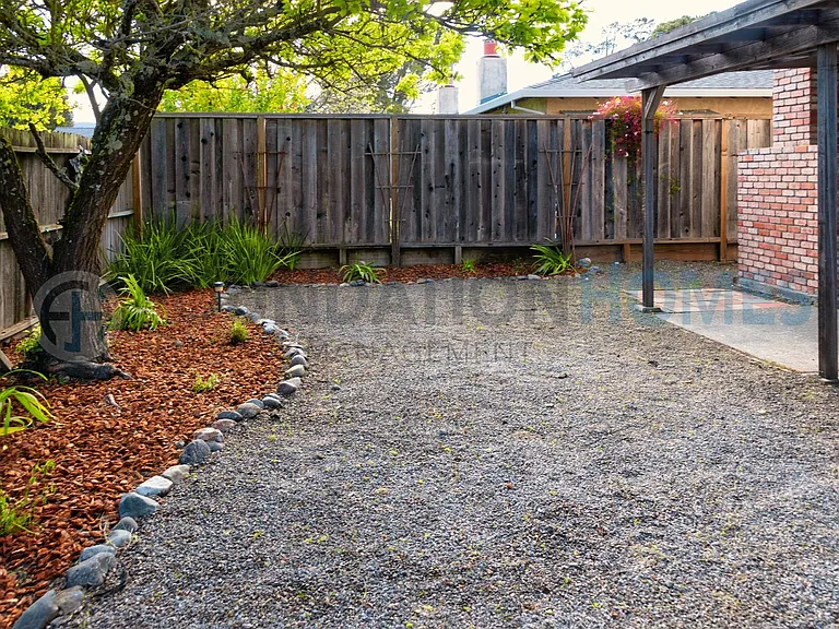 404 San Marin Dr — Photo 13