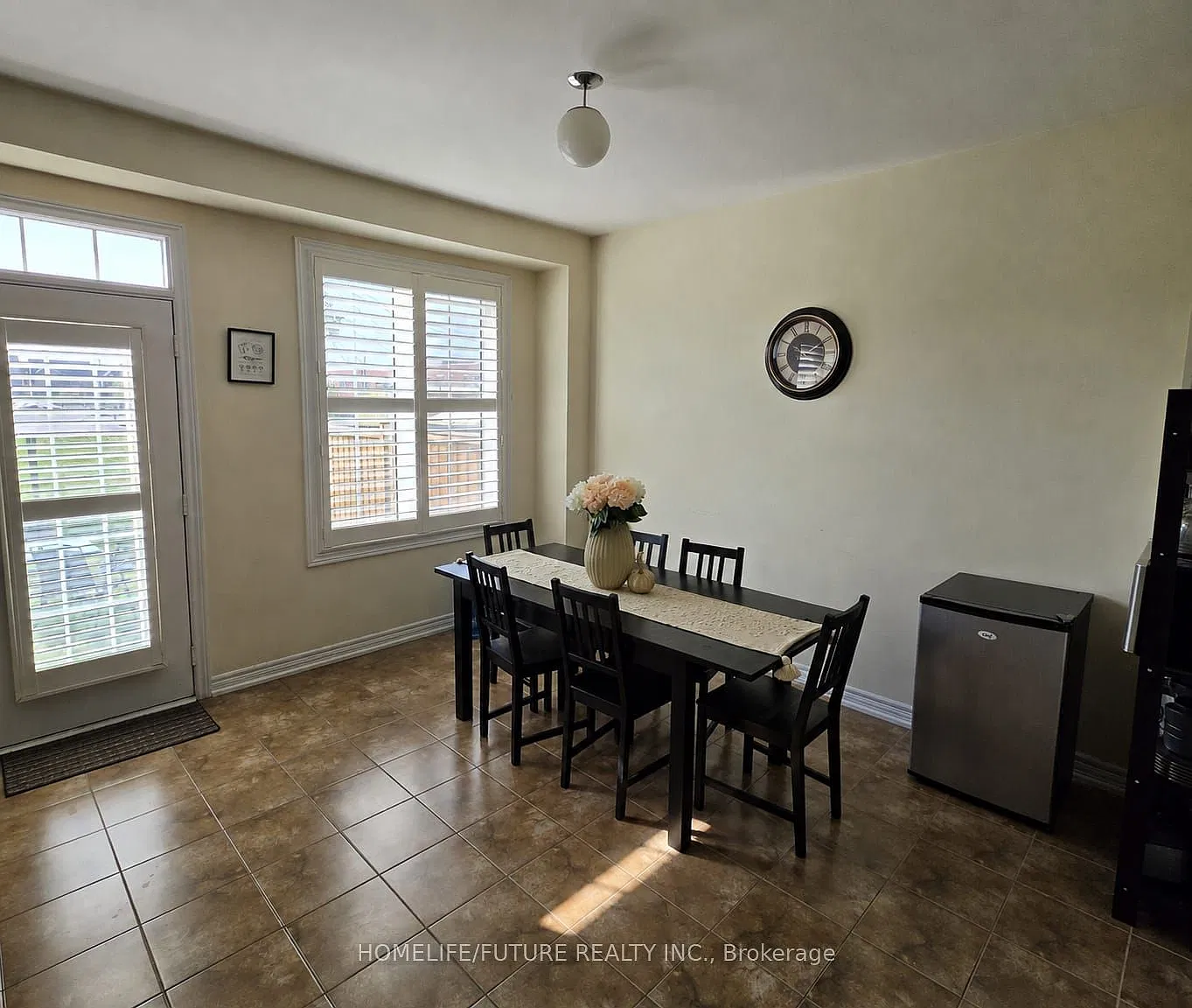 4 bed, $3,000 — Photo 2
