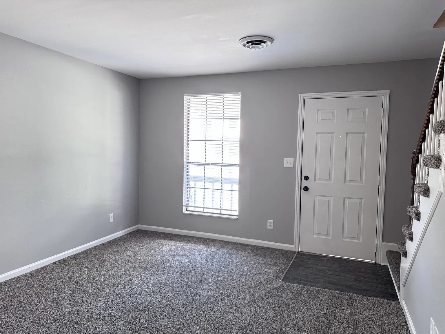 2 bed, 1.5 bath, 950 sqft, $795 — Photo 2