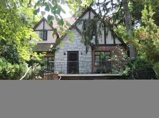 8532 Wicklow Pl, Jamaica, NY 11432