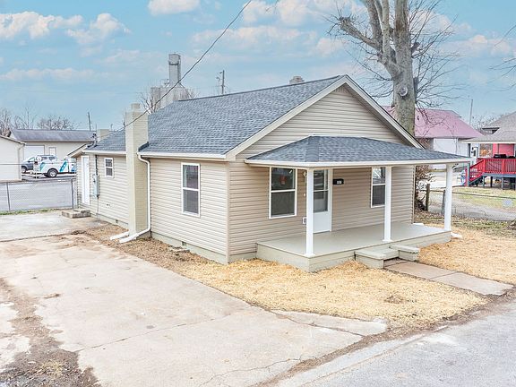 4th image of 807 Maple Ct