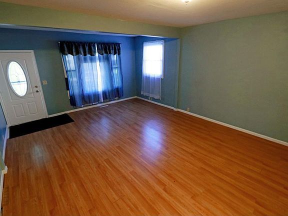 5th image of 900 Wakefield Ave