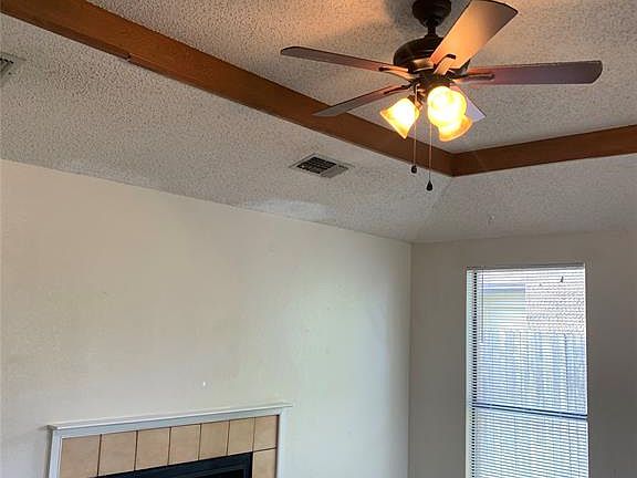 3rd image of 1523 Crescent Ln
