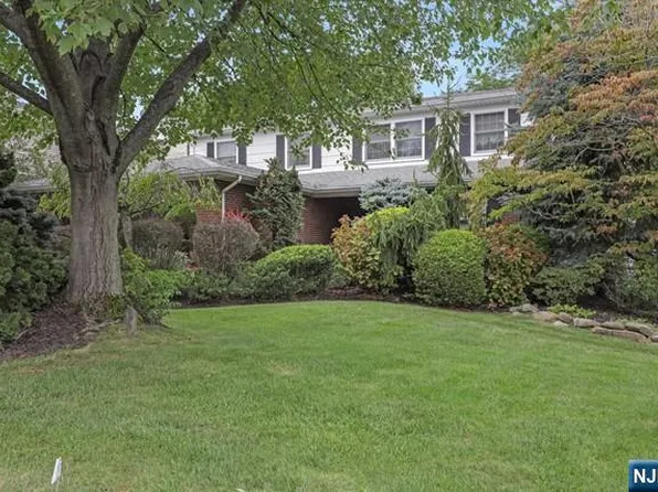 260 Center St, Englewood Cliffs, NJ 07632