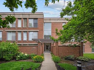 391 Kelburn Rd APT 114, Deerfield, IL 60015