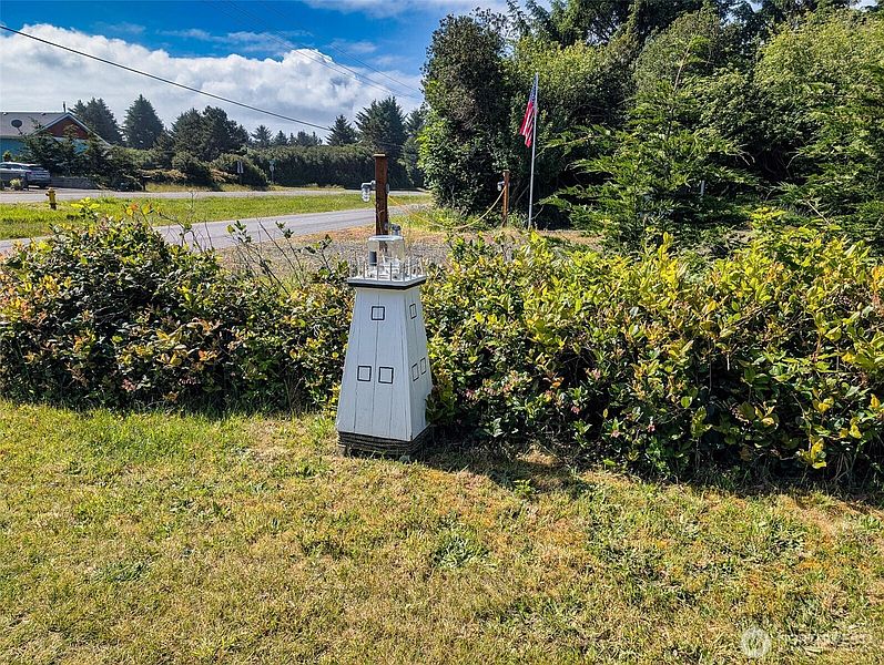 3rd image of 313 Ocean Shores Boulevard NW